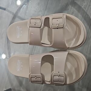 Womens Sandal Size 8.5